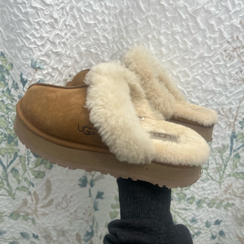 Chestnut Platform UGG Slippers size 7 chestnut (disquette)